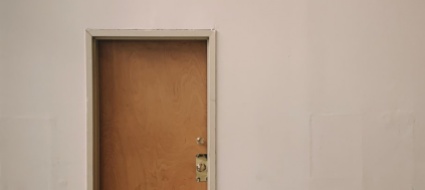 un-ladro-ha-danneggiato-la-porta-deve-pagare-la-mia-assicurazione-rc