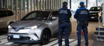 va-a-bari-per-un-telefono-e-torna-con-la-droga-condannato