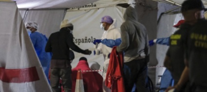duecento-migranti-sbarcano-alla-gran-canaria
