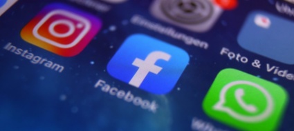facebook-anche-i-badge-dei-dipendenti-fuori-uso-per-il-down