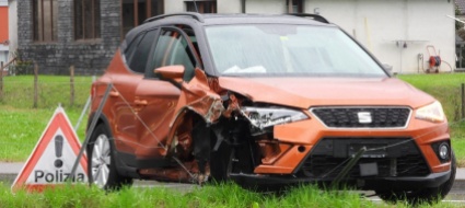 biasca-abbatte-una-recinzione-con-l-auto-e-finisce-all-ospedale