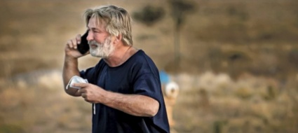 tragedia-sul-set-baldwin-provava-pistola-contro-telecamera