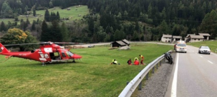 bregaglia-motociclisti-finiscono-fuori-strada