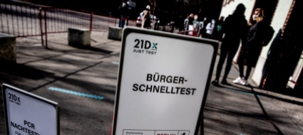 dopo-la-spesa-i-turisti-del-tampone-svizzeri-in-germania