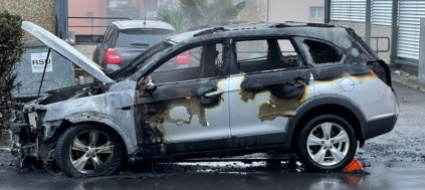 agno-un-auto-in-fiamme-nessun-ferito-ma-disagi-al-traffico