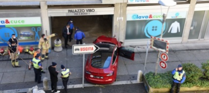 sbaglia-manovra-e-va-contro-il-muro-in-autosilo-solo-contuso