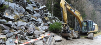 incidente-in-val-calanca-operaio-schiacciato-da-un-escavatore