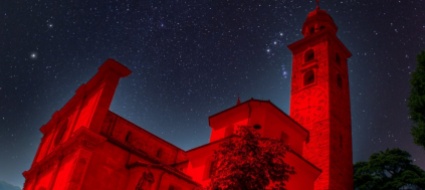 la-cattedrale-di-lugano-illuminata-di-rosso