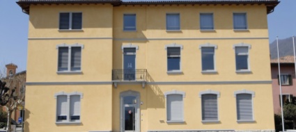morbio-inferiore-la-casa-comunale-si-illumina-di-arancione