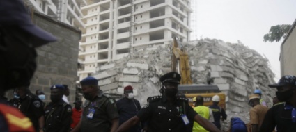 nigeria-crolla-grattacielo-decine-di-operai-sepolti