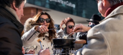 lugano-piazza-la-fondue-pronta-ad-animare-piazza-rezzonico