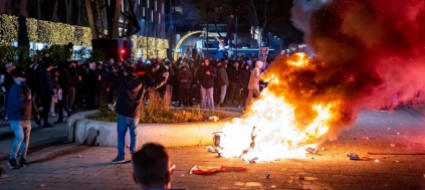 corteo-anti-lockdown-la-polizia-spara-e-ferisce-due-persone