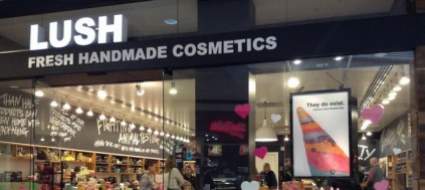 lush-dice-addio-ai-social-gravi-effetti-sulle-persone