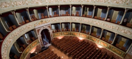 a-teatro-in-bus-e-viaggio-gratis-al-sociale-c-e-olocene