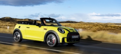 mini-cabrio-jcw-sportivita-a-cielo-aperto