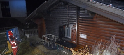 finestrella-d-avvento-causa-incendio-alla-facciata-di-una-casa
