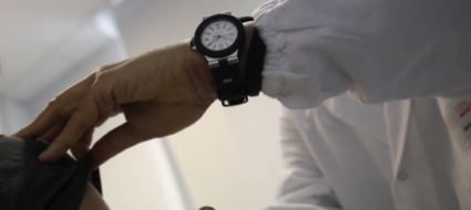 308-medici-e-sanitari-no-vax-sospesi-ma-irregolarmente-al-lavoro