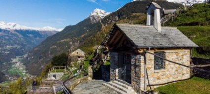 luce-verde-dai-patrizi-di-malvaglia-alla-strada-per-montegreco