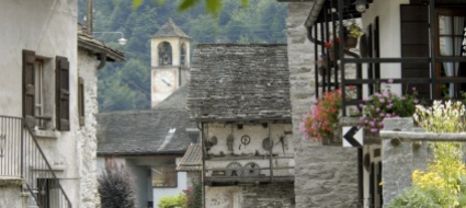brione-verzasca-mercatino-in-piazza