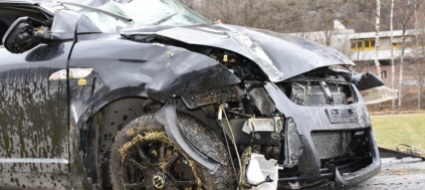chiggiogna-esce-di-strada-e-l-auto-si-ribalta-ferite-non-gravi