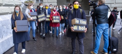 tassa-di-bollo-per-la-sinistra-l-abolizione-e-una-truffa