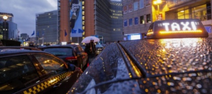 berna-scende-dal-taxi-cade-viene-travolta-e-muore