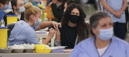 l-ungheria-parte-con-la-quarta-dose-per-tutti-ma-l-ema-frena