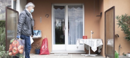 lumino-porta-la-spesa-a-casa-a-chi-e-isolato-o-in-quarantena