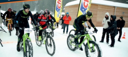 a-san-bernardino-si-pedala-e-si-gareggia-sulla-neve