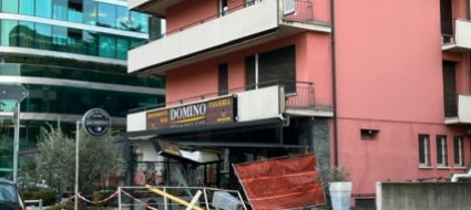 con-la-porsche-nel-ristorante-danni-per-150mila-franchi