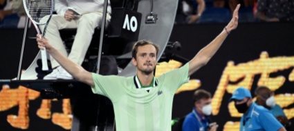 medvedev-firma-l-impresa-a-melbourne-e-semifinale