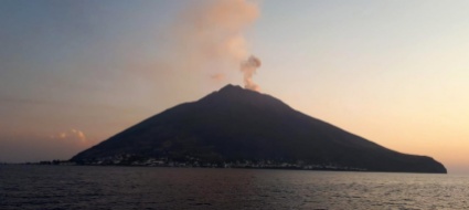 dopo-l-etna-anche-lo-stromboli-torna-a-manifestarsi