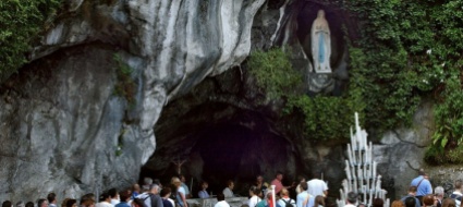 francia-dopo-due-anni-la-grotta-di-lourdes-riapre-ai-pellegrini