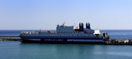incendio-a-bordo-di-una-nave-di-linea-tra-la-grecia-e-brindisi