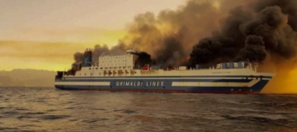 traghetto-in-fiamme-quasi-300-salvati-ma-restano-8-dispersi