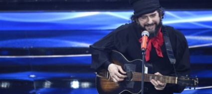 capossela-suona-il-vorsetzer-strumento-unico-al-mondo