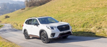 subaru-forester-e-boxer-solida-compagna