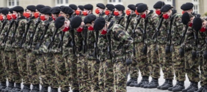 aumento-del-budget-per-l-esercito-svizzeri-divisi