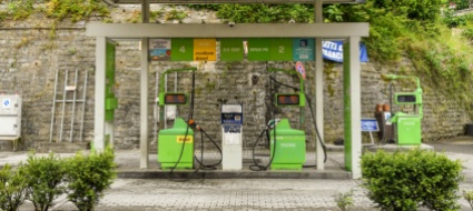 la-corsa-al-pieno-nel-comasco-lascia-molti-distributori-a-secco
