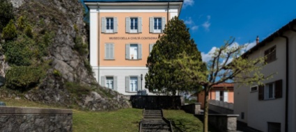l-arte-di-svaccarsi-dalla-mostra-allo-yoga