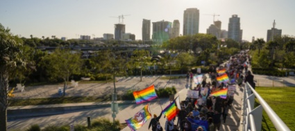 via-libera-alla-legge-anti-gay-per-scuole-in-florida