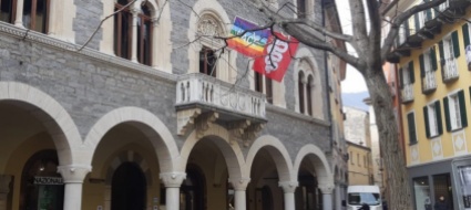 bellinzona-esposta-a-palazzo-civico-la-bandiera-della-pace