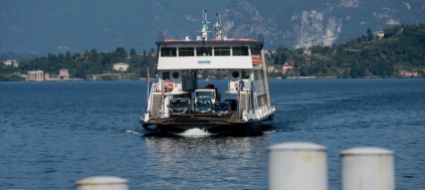entro-l-estate-piu-corse-per-i-traghetti-tra-intra-e-laveno