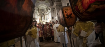 luci-e-raccoglimento-nel-cuore-di-mendrisio