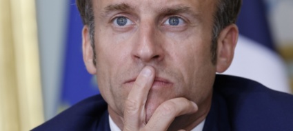 macron-l-eliseo-val-bene-una-barricata