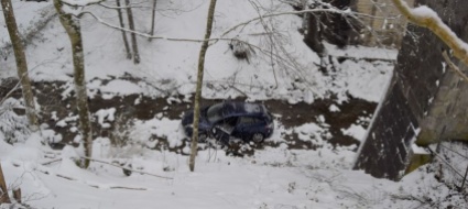 cerca-di-evitare-la-ringhiera-precipita-dal-ponte