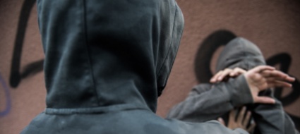 italia-umiliazioni-e-violenze-a-coetanee-indagate-10-ragazzine