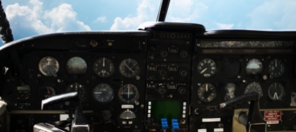 pilota-colto-da-malore-passeggero-fa-atterrare-l-aereo