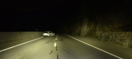 una-mucca-causa-un-tamponamento-tra-due-auto-a-poschiavo