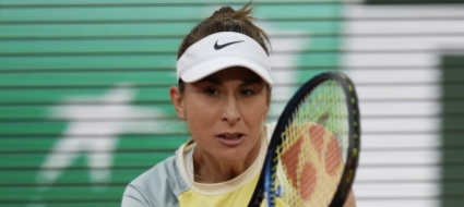 belinda-bencic-cede-a-leylah-fernandez-e-saluta-parigi